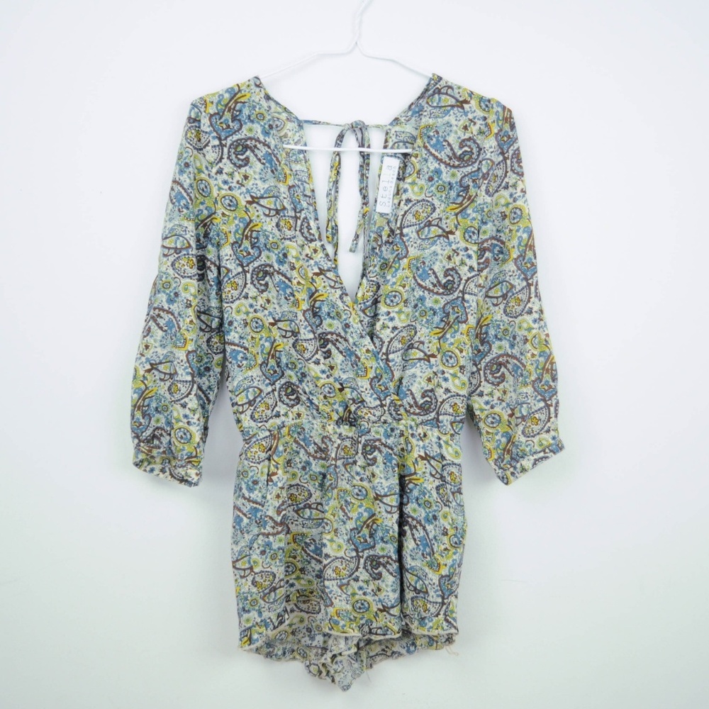 ❤️3/$35 Stella Laguna Beach Romper Paisley Deep V